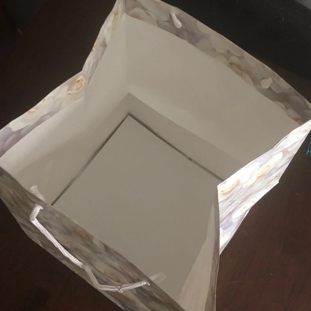 🛍️ Hallmark Floral Gift Bag